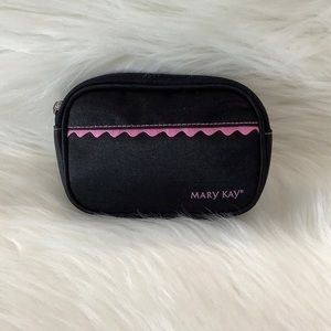 LIKE NEW 🩷🖤 Mary Kay make up bag